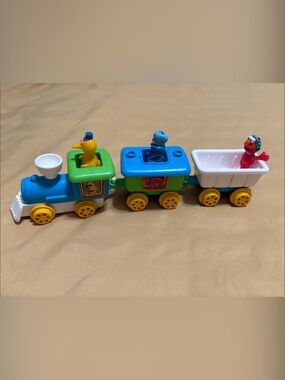 Sesame Street Plastic Toy Train with Blue, Green, Yellow & White Cars